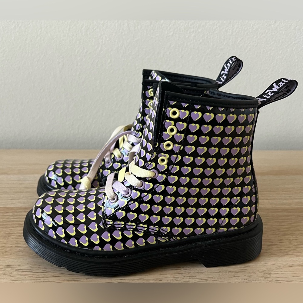 NWOT Dr Martens 1460 Heart Print Patent Boots Kids Black Size 1 Cute Trendy - Picture 4 of 13